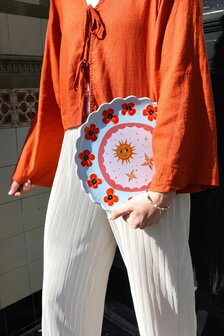 Grote ronde schaal blauw met klaprozen