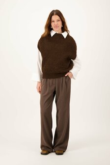 Zusss mouwloze trui met turtleneck dark choco
