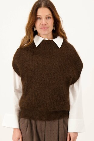 Zusss mouwloze trui met turtleneck dark choco