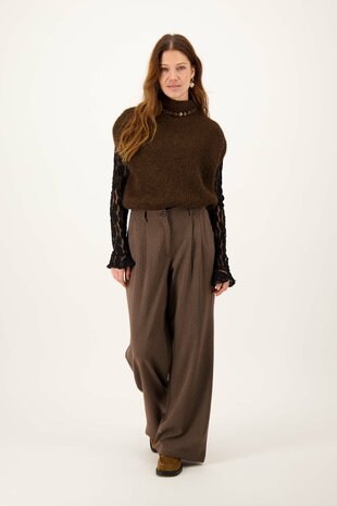 Zusss mouwloze trui met turtleneck dark choco