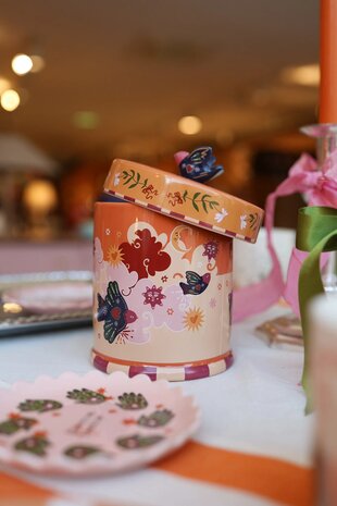 Jar oranje met vogels